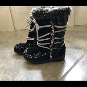Carter’s warm boots super adorable!!